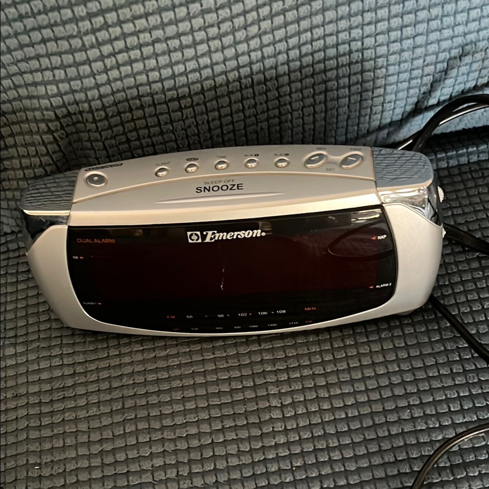 Emerson clock radio